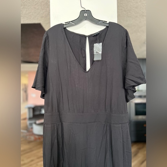 Torrid Challis Flutter Sleeve Jumpsuit in Black Size 3x New With Tags - Picture 9 of 10